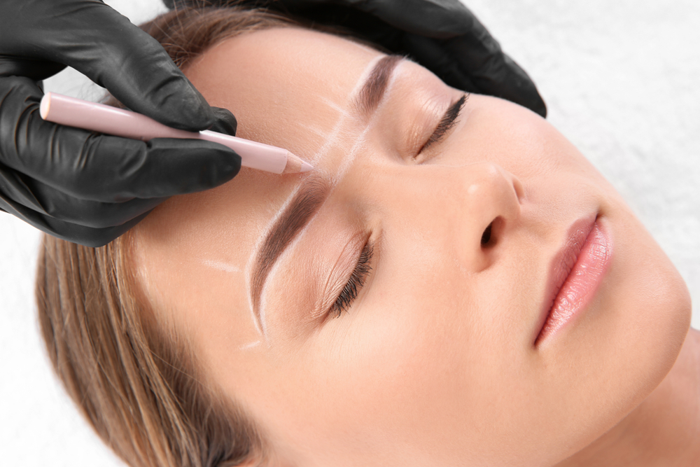 Young,Woman,Undergoing,Eyebrow,Correction,Procedure,In,Salon